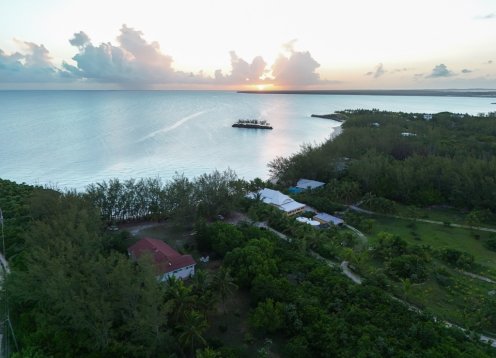 Moonflower | Beachfront House on the Calm Tranquil Waters of Beautiful Gaulding Cay Beach